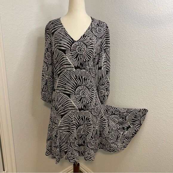 WHBM White Black Fossil Floral Print Midi V Neck AS SEEN ON TV!   SZ 4 - Picture 2 of 11